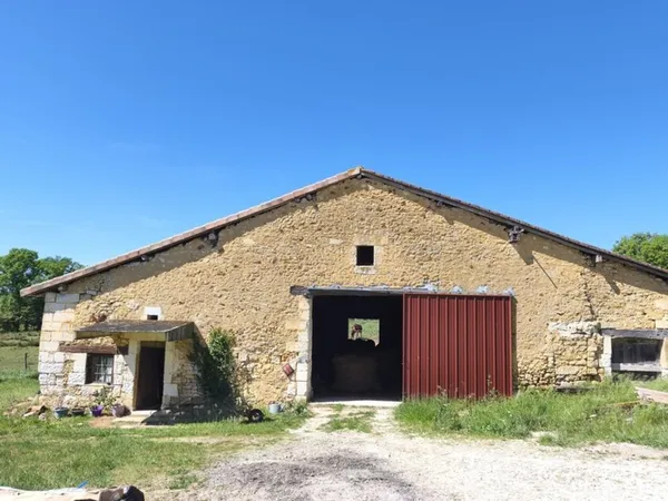 Fermette en pierre 450 m2 avec 3 ha MAREUIL (24) 124 700€ FAI