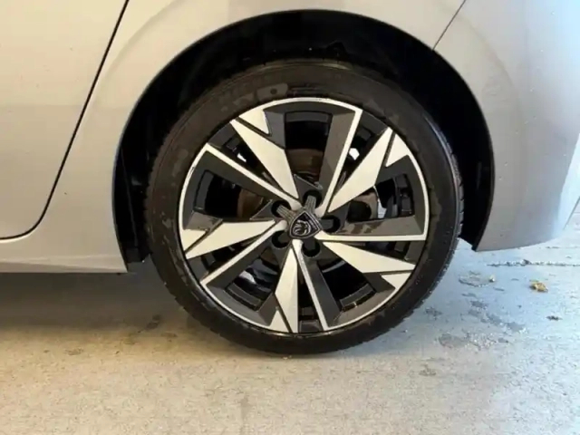 Peugeot 308 1.2 puretech 130ch s&amp;s allure — photo 12