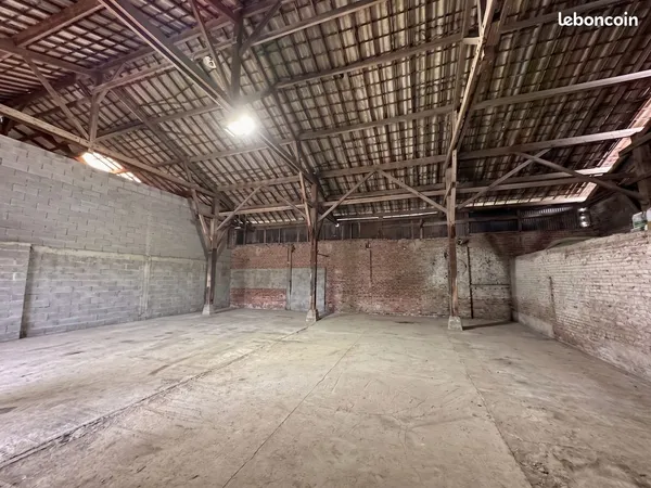Local Stockage 250 m2