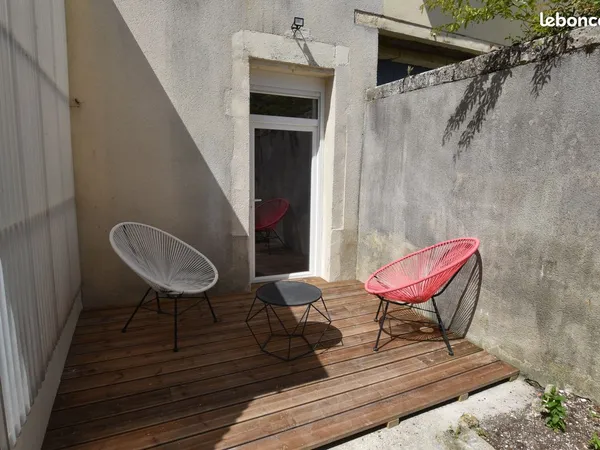 Angoulême - La Madeleine - Appt/studio semi-meublé avec cour refait à neuf