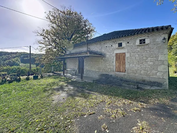 Ensemble Maison et Corps de ferme sur une parcelle de 23 hectares