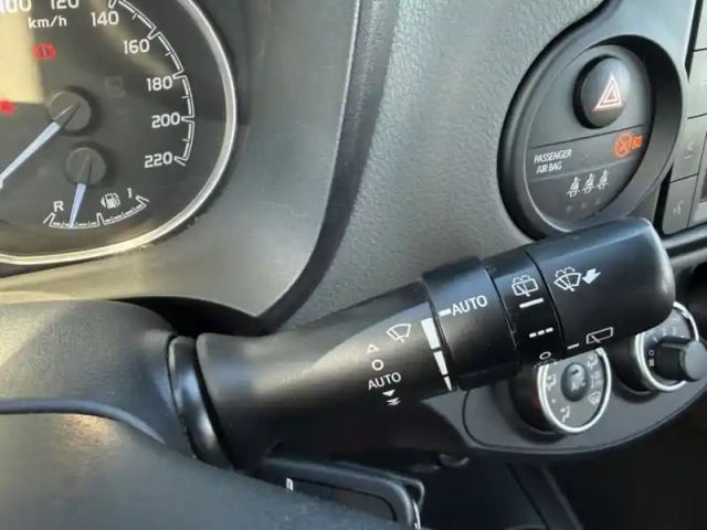 Toyota Yaris 70 vvt-i france connect — photo 16