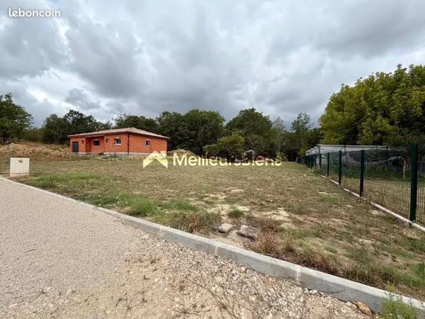 Terrain 907 m² Campsas