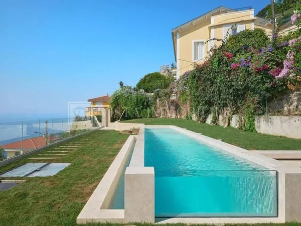 Maison 6 pièces 300 m²