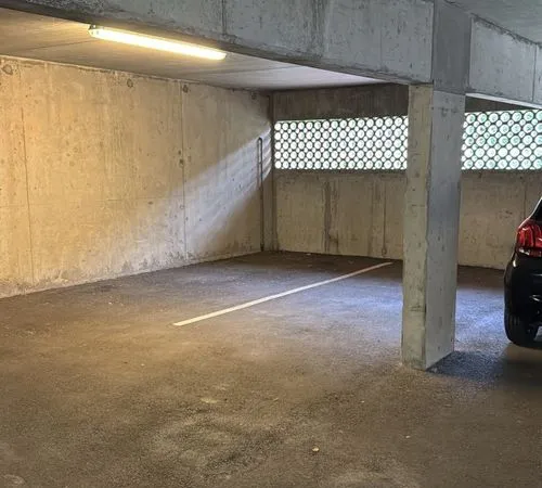 Place de garage couvert