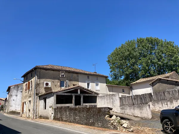 Ensemble de deux maisons, garage, atelier et terrain