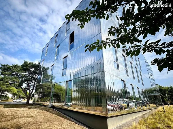 Bureaux 320 m² meublés + 7 parkings St-Herblain