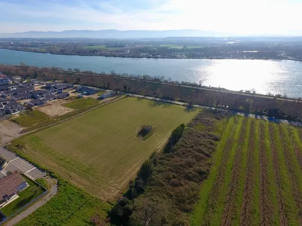 A VOIR RAPIDEMENT, PARCELLE CHARMES SUR RHONE