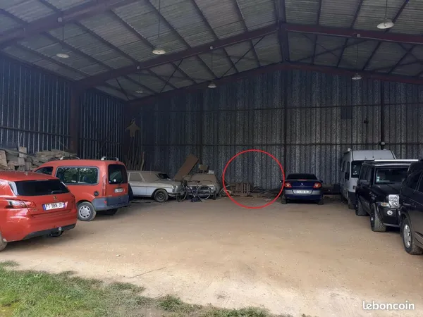 Place de parking sous hangar hivernage
