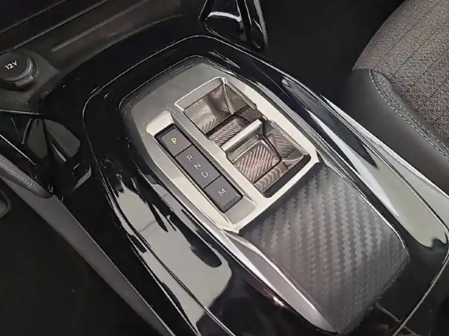 Peugeot 208 puretech 100 s&amp;s eat8 — photo 9