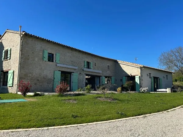 Magnifique maison rénovée à Coulonges-sur-l'Autize