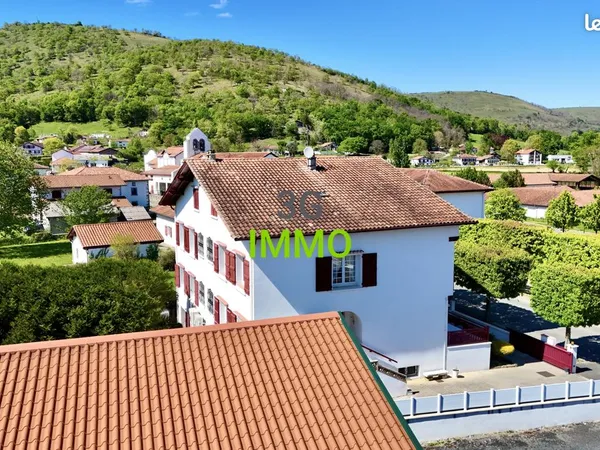 Maison mitoyenne 4 chambres 136 m² avec terrasse et jardin - Village dynamique