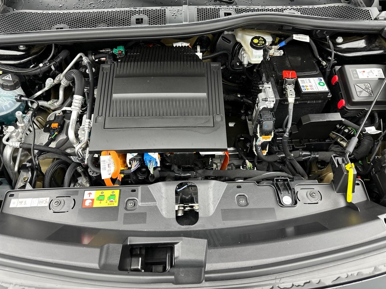 Peugeot 2008 electrique 54 kwh 156 ch allure — photo 13