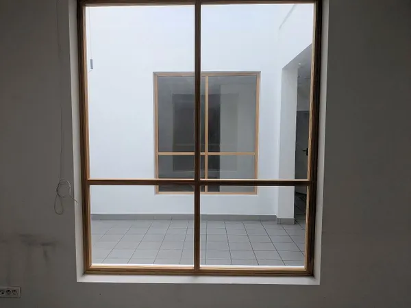 Local professionnel 77 m²