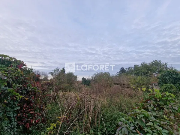 Terrain 608 m²