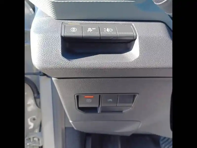 Dacia Duster hybrid-g 150 4x4 — photo 36