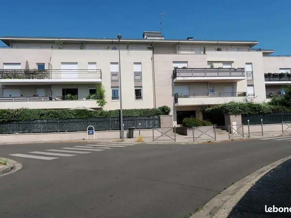 Appartement 2 pièces 46 m² Etage 2/3 - 2 Parkings sécurisés