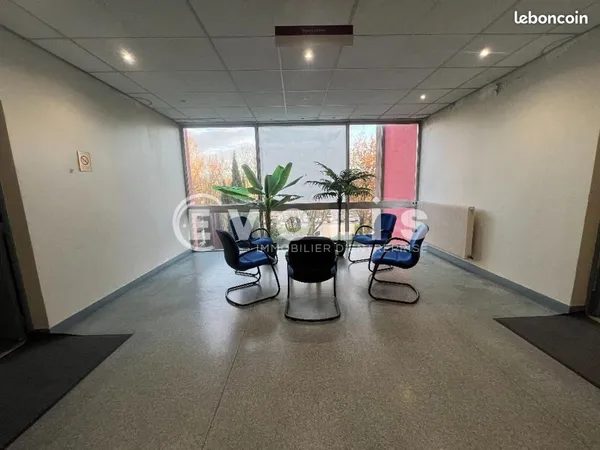 Bureau 90 m²