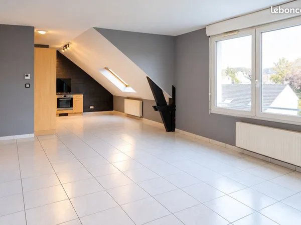 Hettange-Grande - T3 lumineux de 74 m² (93 m² au sol) - Cuisine équipée - 2 parkings - Gare à pied