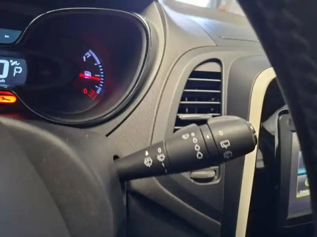 Renault Captur dci 90 energy edc — photo 13