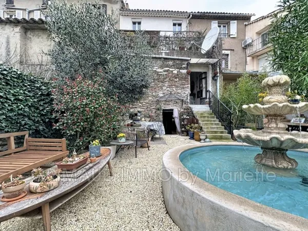 belle maison de village renovée et avec jardinet