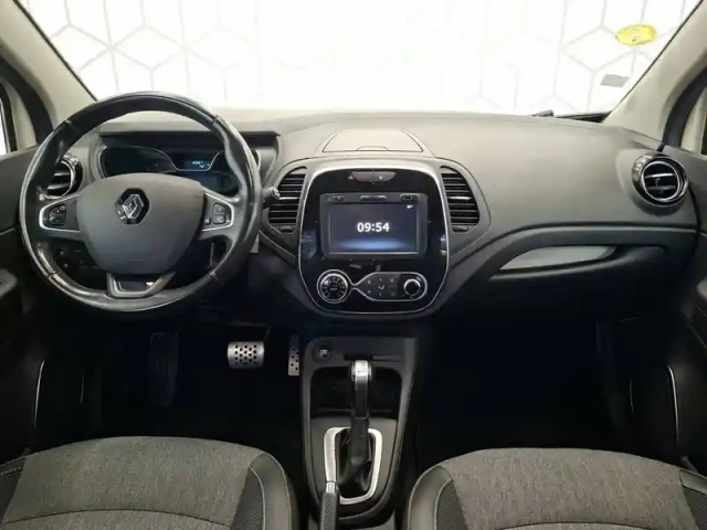 Renault Captur dci 90 edc — photo 11