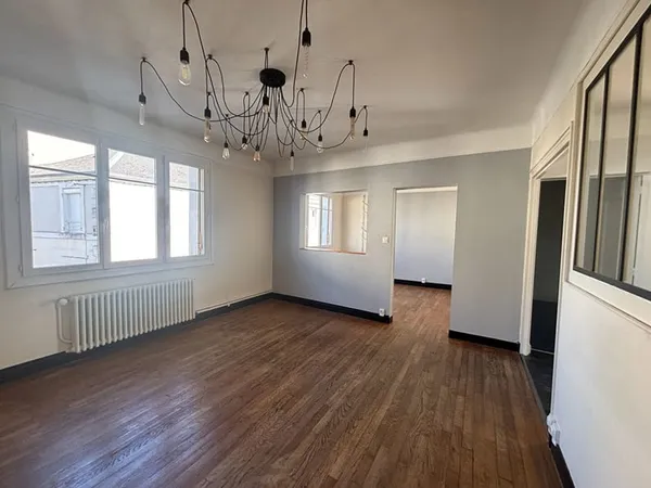 Maison CHATEAUROUX T6 avec garage et cour proche Gare
