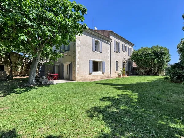 Local 9 pièces 254 m²