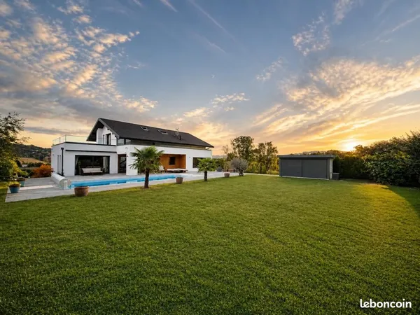 Maison 8 pièces 263 m²