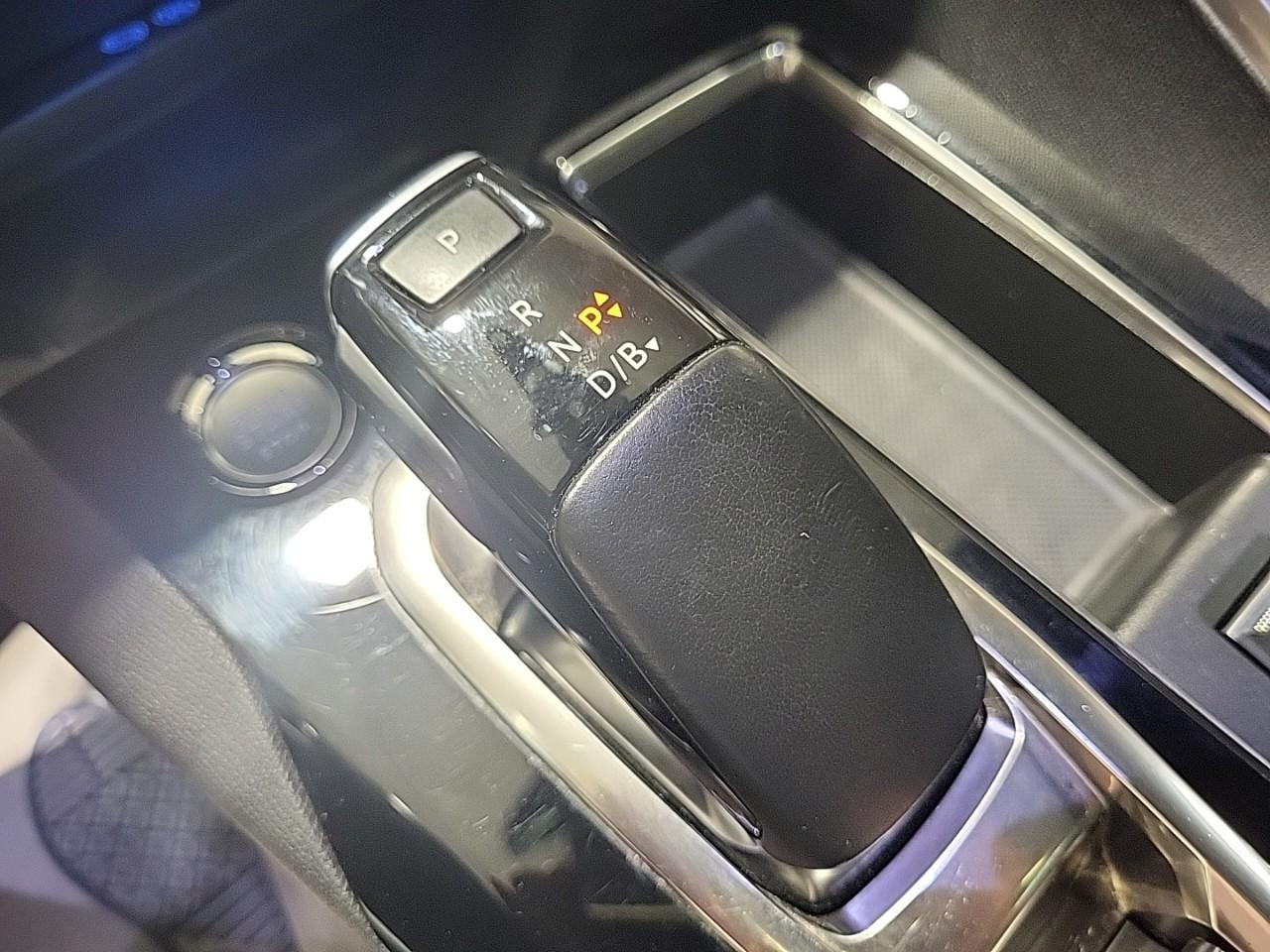Peugeot 3008 hybrid4 300 e-eat8 gt — photo 21