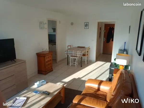 F2 28 rue Anatole France, ascenseur, face Coty, expo sud, parking fermé, (vide ou meublé)