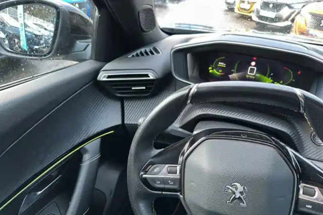 Peugeot 2008 puretech 130 s&amp;s bvm6 — photo 32