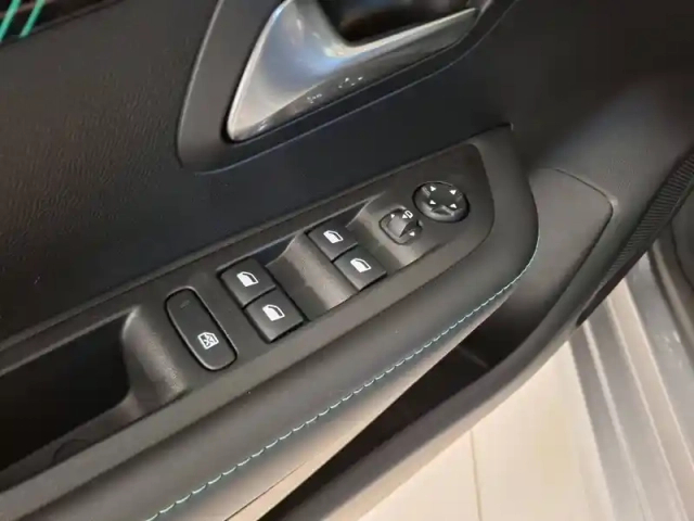 Peugeot 208 puretech 100 s&amp;s bvm6 — photo 11