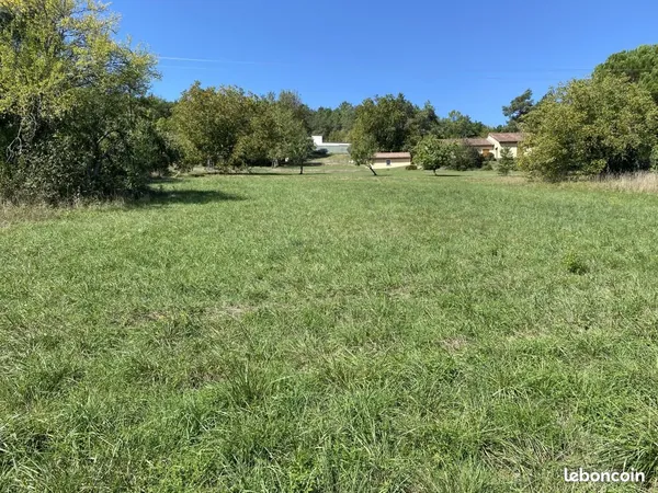 Terrain 2 300 m² Chateau L Eveque