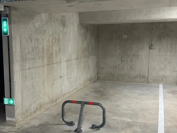 Crozet | Place De Parking En Sous-Sol | Prise Irve
