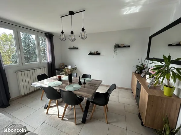 🏡 À vendre - Beau T4 de 70 m² avec 2 balcons, cave et box fermé