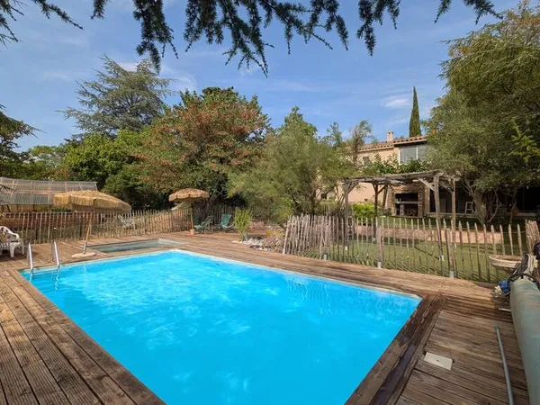 Maison 6 pièces 220 m²