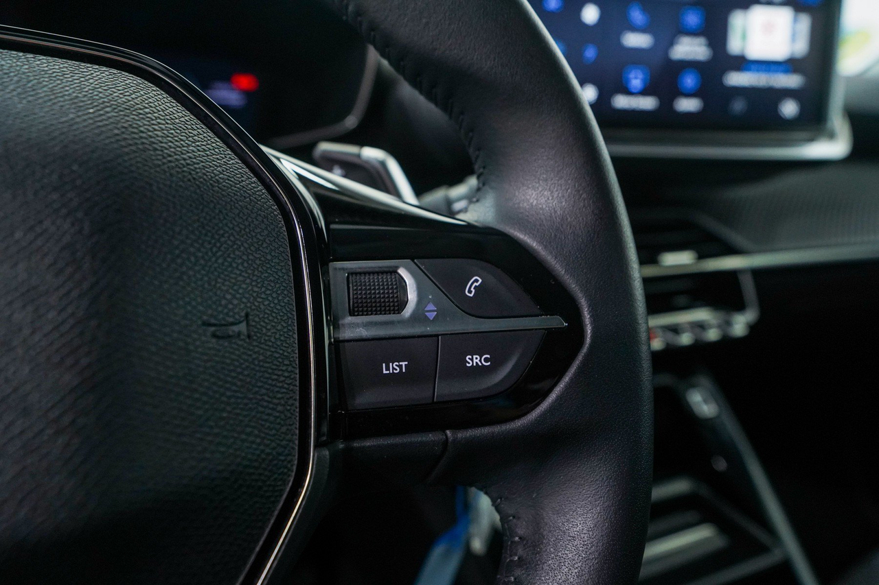 Peugeot 208 — photo 19