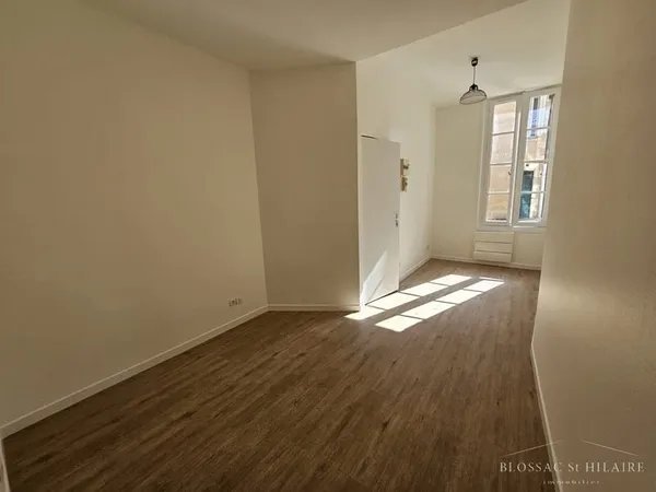 Poitiers centre-ville, secteur Cathédrale, studio 17m2 entiè