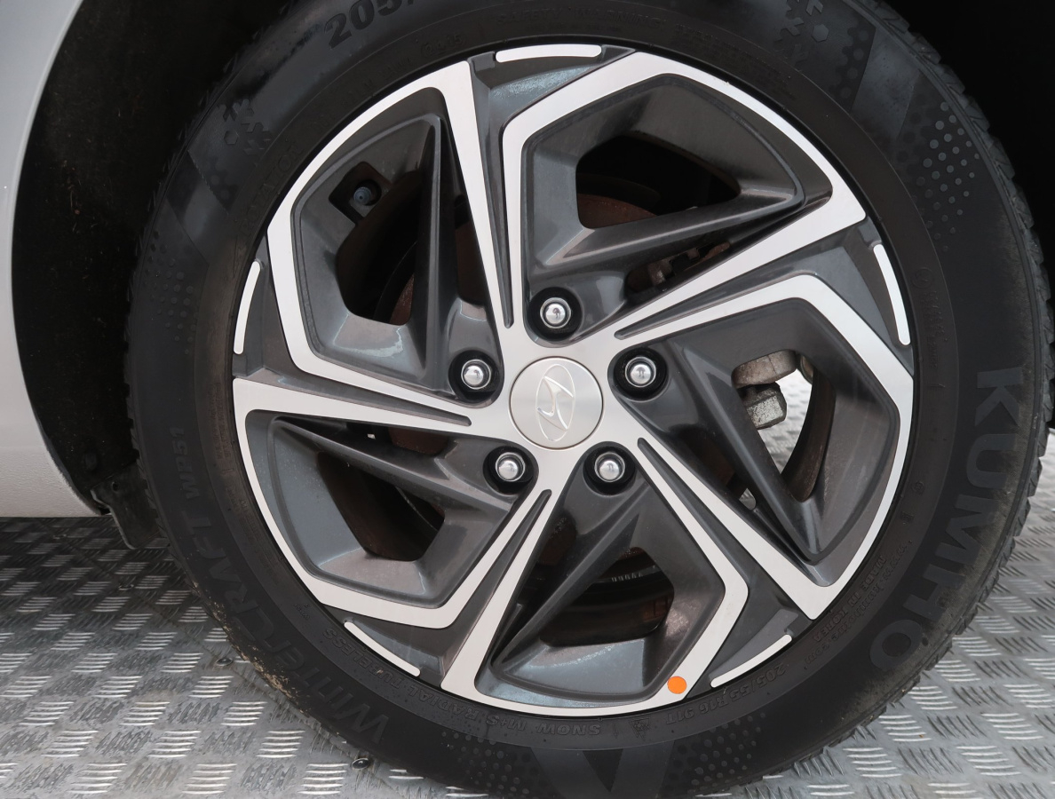 Hyundai i30 — photo 18