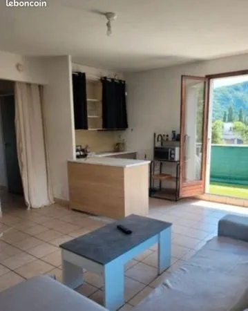 Appartement meublé entier avec grand balcon - Disponible 1 à 2 mois