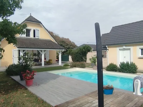 Maison sympa et sans travaux avec piscine, clim et dépendances