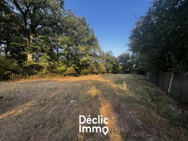 Terrain constructible 1843 m²