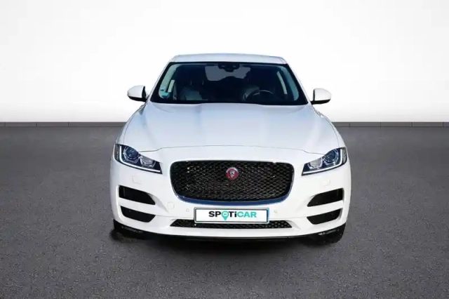 Jaguar F-Pace 2.0 d - 180 ch awd bva8 — photo 2