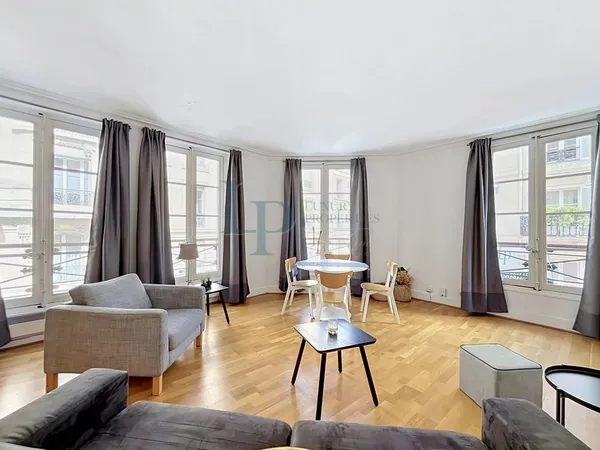 À vendre  Charmant 2 pièces  Paris 8ème, à deux pas de la Made