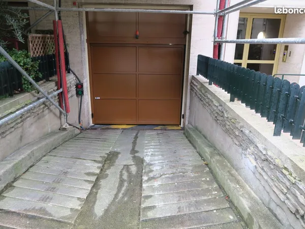 Parking/box Paris