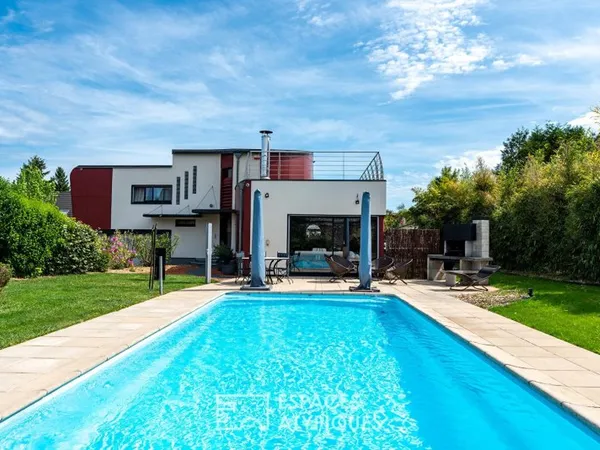 Audacieuse maison d'architecte avec piscine
