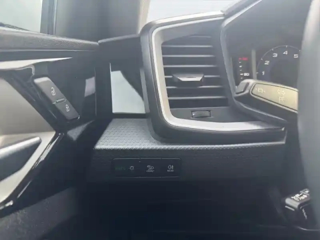 Audi A1 sportback 25 tfsi 95 ch bvm5 — photo 29