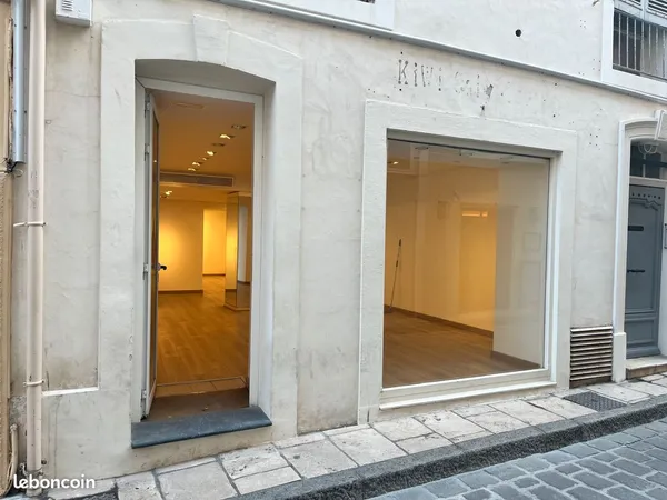 LOCAL COMMERCIAL À LOUER - 94 m² - SAINT-TROPEZ - RUE SIBILLE