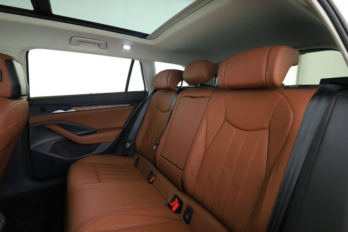 Skoda Superb Combi 1.5 TSI MHEV ACT Laurin & Klement DSG7 — photo 14